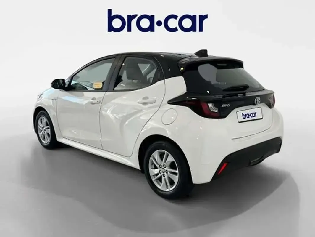 Usado Toyota Yaris Active 116 CV (85 kW) 2022 Blanco Utilitario
