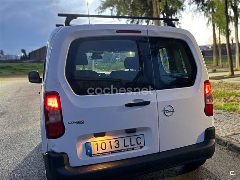 Usado Opel Combo Life Expression 102 CV (75 kW) 2021 Blanco Monovolumen