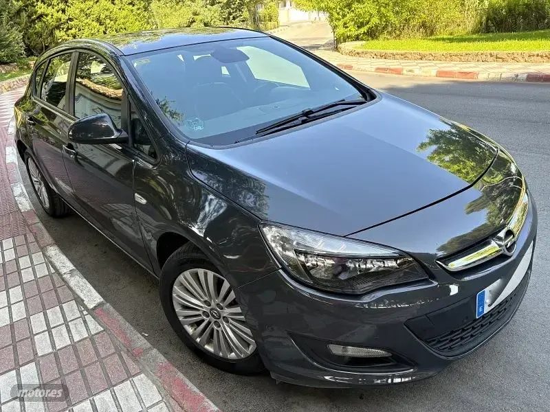 Usado Opel Astra Sport 110 CV (80 kW) 2015 Marrón Berlina