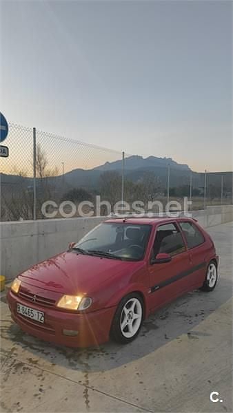 Usado Citroën Saxo 90 CV (66 kW) 1998 Rojo Utilitario
