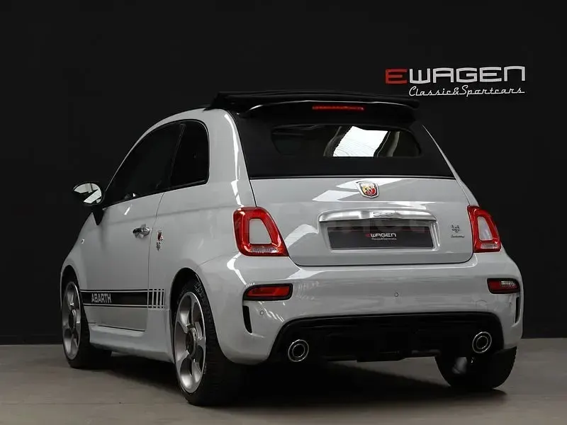 Usado Abarth 595C Turismo 165 CV (121 kW) 2022 Gris / plata Descapotable