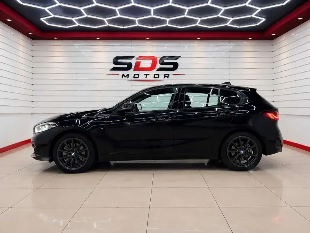 Usado BMW 118 140 CV (102 kW) 2019 Negro Utilitario