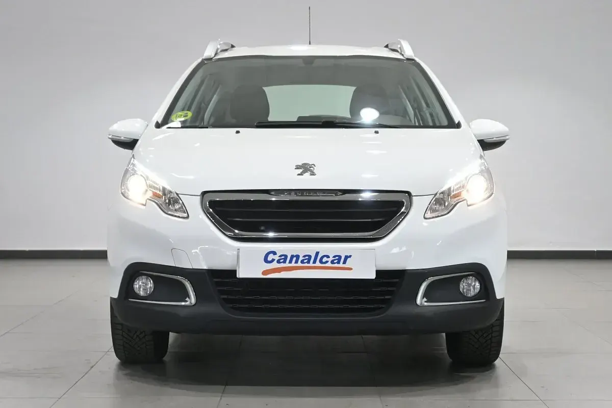 Usado Peugeot 2008 Active 92 CV (67 kW) 2015 Blanco SUV