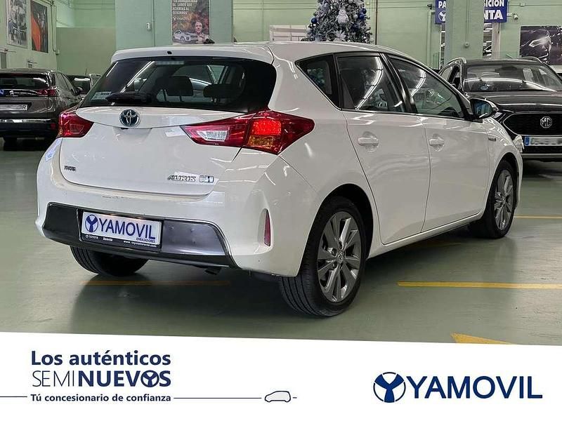 Usado Toyota Auris Hybrid Active 136 CV (100 kW) 2015 Blanco Utilitario