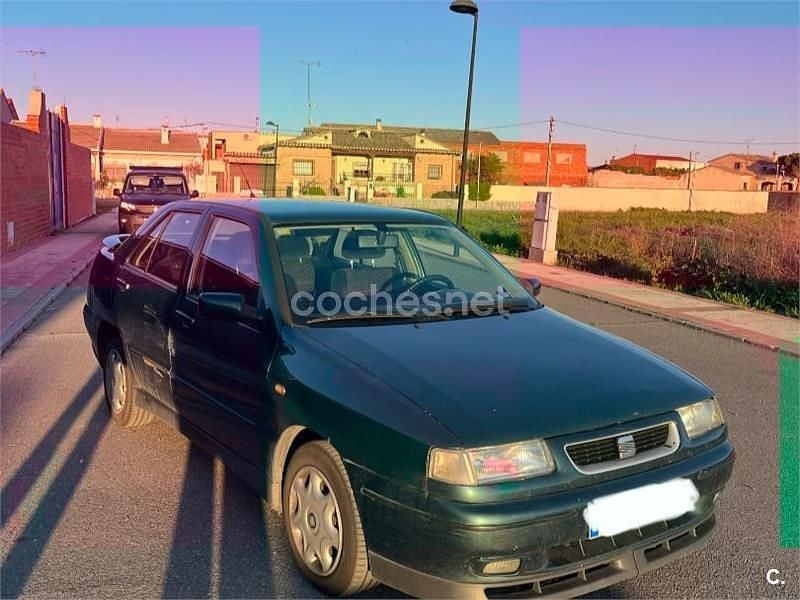 Usado Seat Toledo Stella 90 CV (66 kW) 1999 Verde Berlina