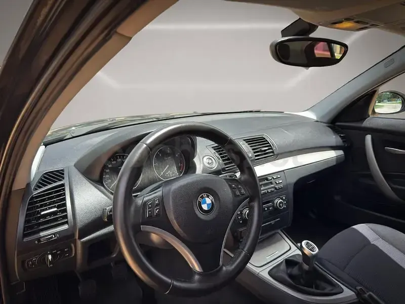 Usado BMW 118 Comfort Edition 143 CV (105 kW) 2009 Negro Utilitario
