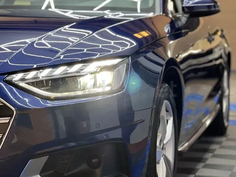 Usado Audi A4 Advanced Plus 163 CV (119 kW) 2022 Azul Familiar