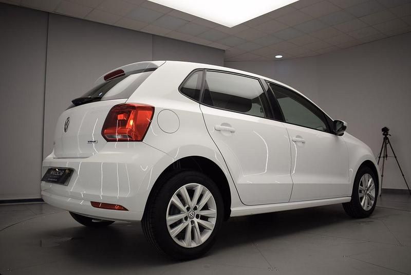 Usado VW Polo 75 CV (55 kW) 2015 Blanco Berlina
