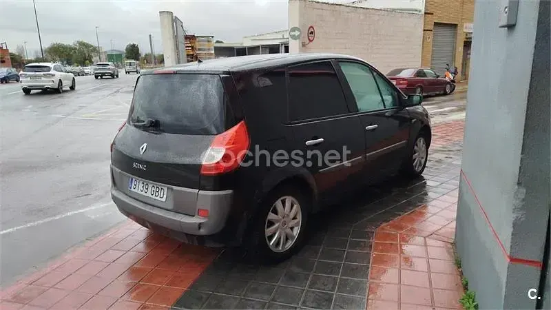Usado Renault Scénic II 110 CV (80 kW) 2008 Negro Monovolumen