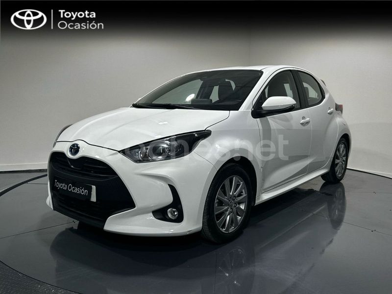 Blanco Usado 2024 Toyota Yaris Hybrid Active Berlina | 19.990 € (Buen precio) - Imagen 1/4