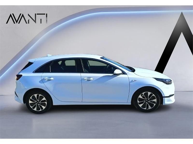 Usado Kia Ceed 101 CV (74 kW) 2025 Blanco Utilitario