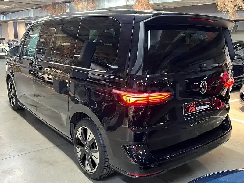 Usado VW Multivan 245 CV (180 kW) 2025 Negro Monovolumen