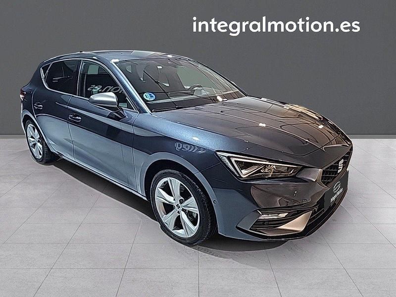 Usado Seat Leon FR 110 CV (80 kW) 2024 Gris Berlina