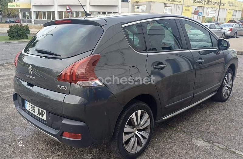 Usado Peugeot 3008 Style 120 CV (88 kW) 2016 Gris / plata Berlina