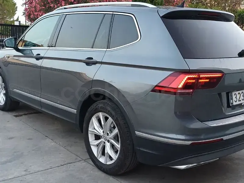 Usado VW Tiguan Allspace Sportline 150 CV (110 kW) 2019 Gris / plata SUV