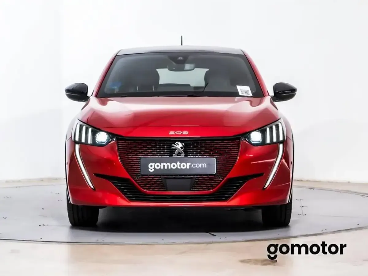 Usado Peugeot e-208 GT 114 kW (156 CV) 2023 Rojo Utilitario