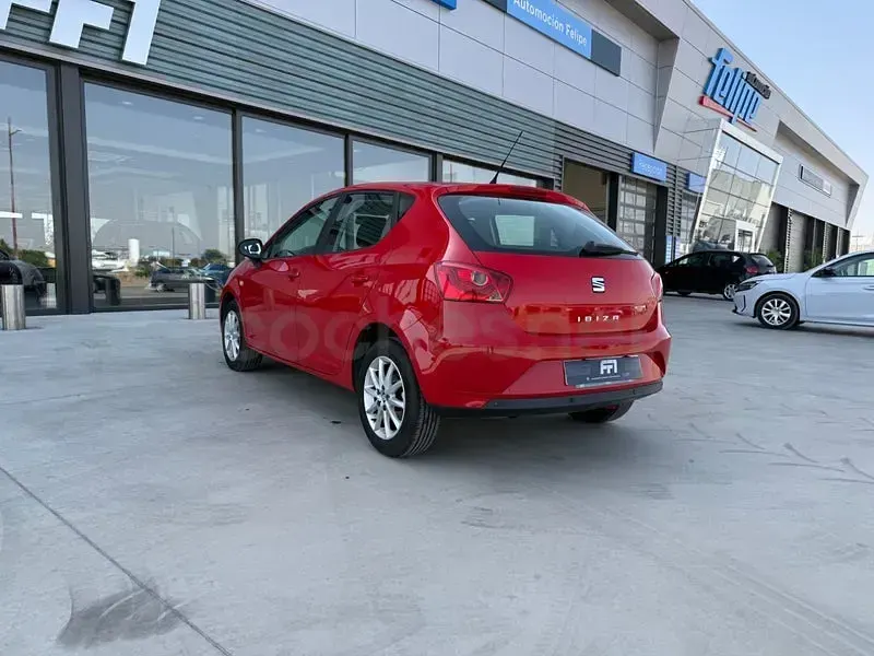 Usado Seat Ibiza I-Tech 90 CV (66 kW) 2014 Rojo Berlina