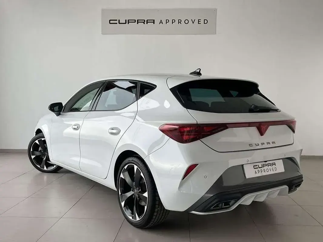 Usado Cupra Leon 150 HP (110 kW) 2025 Branco Citadino