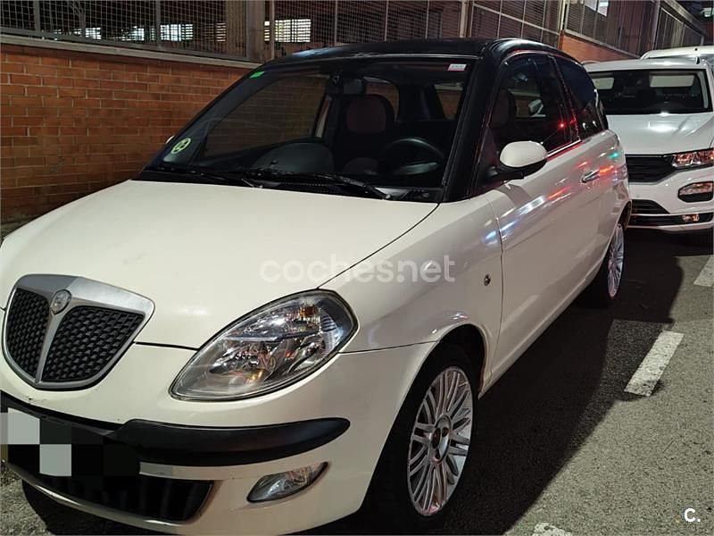 Usado Lancia Ypsilon 70 CV (51 kW) 2006 Beige Utilitario