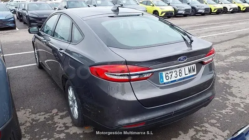 Usado Ford Mondeo Trend 150 HP (110 kW) 2021 Cinzento Sedan