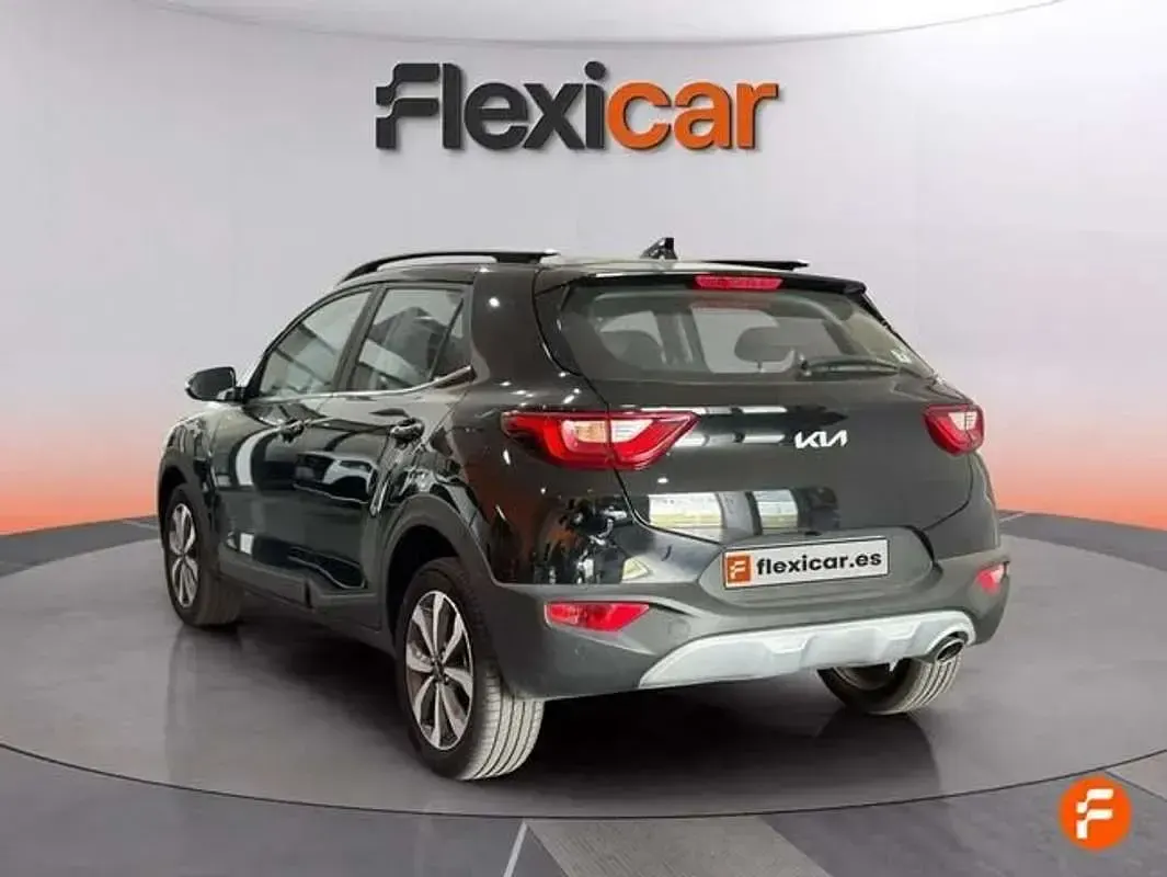 Usado Kia Stonic 101 CV (74 kW) 2025 Negro SUV