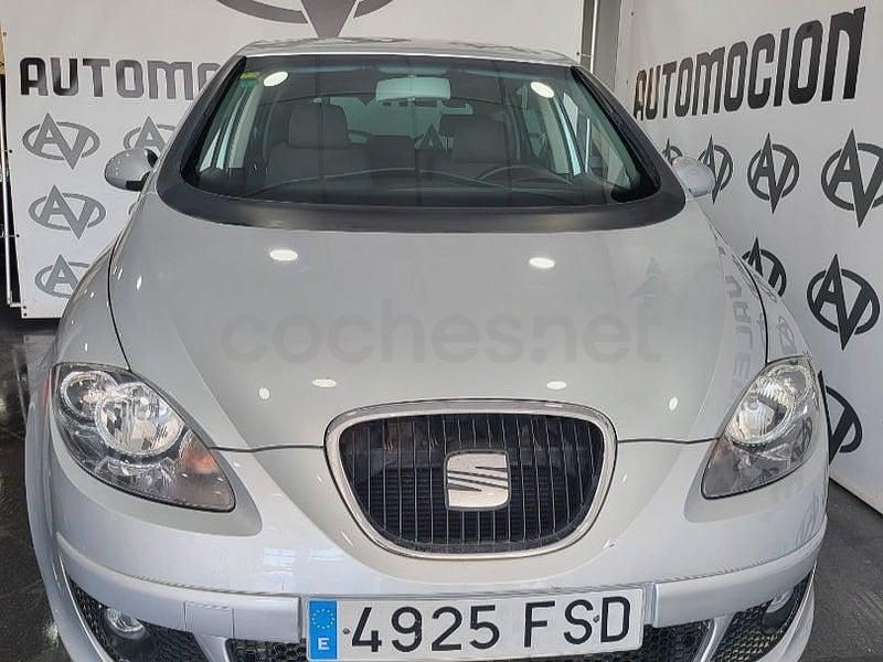 Usado Seat Altea Reference 102 CV (75 kW) 2007 Gris / plata Monovolumen