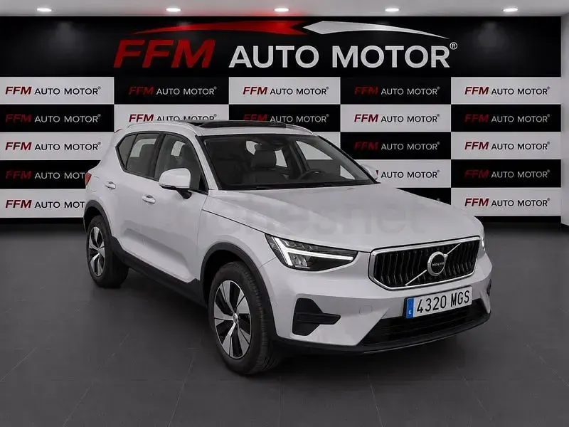 Usado Volvo XC40 Ultimate 197 CV (144 kW) 2023 Gris / plata SUV