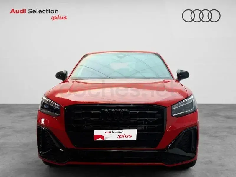 Usado Audi Q2 Ambiente 150 CV (110 kW) 2025 Rojo SUV