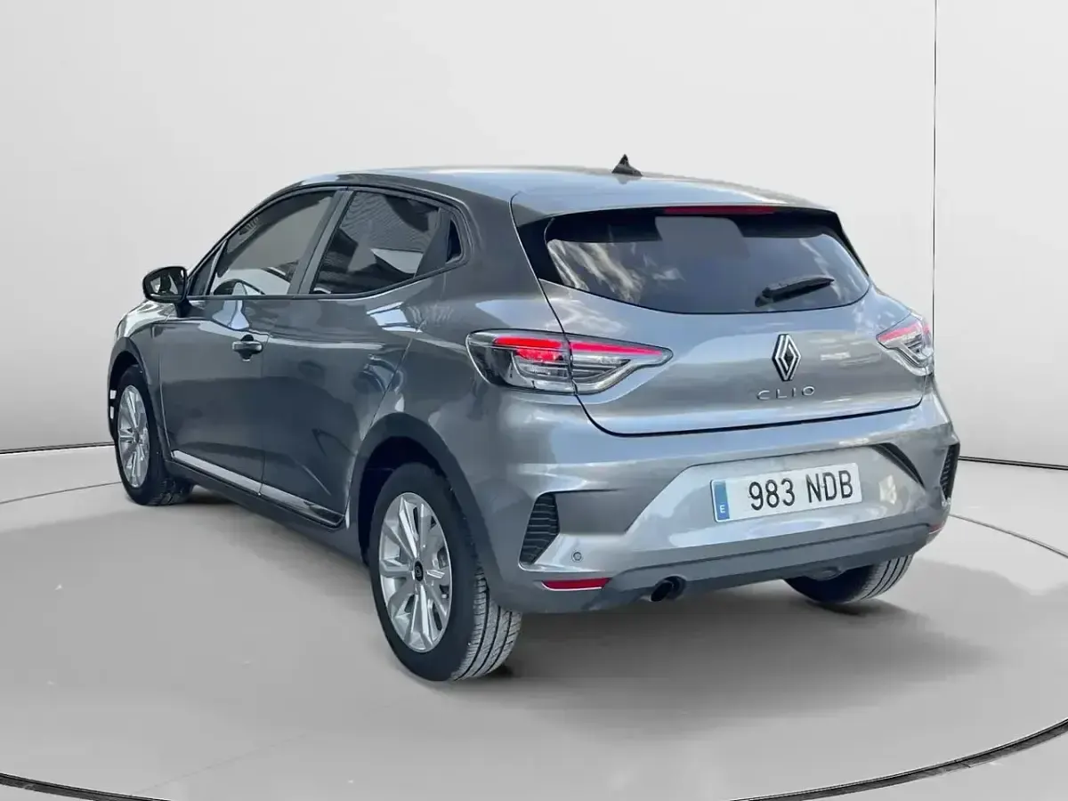 Usado Renault Clio Evolution 101 CV (74 kW) 2025 Gris Utilitario
