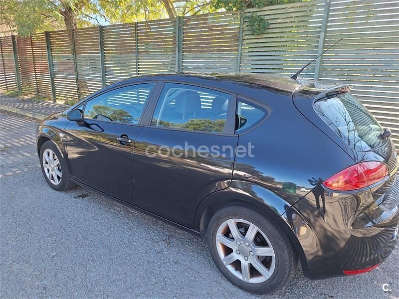 Usado Seat Leon Stylance 102 CV (75 kW) 2007 Negro Utilitario