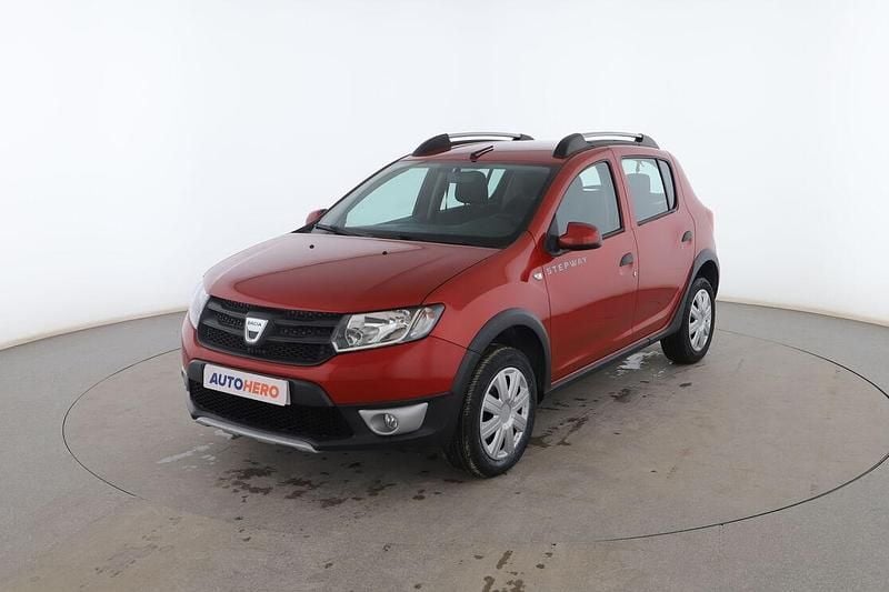 Usado Dacia Sandero Stepway 90 CV (66 kW) 2016 Rojo Utilitario