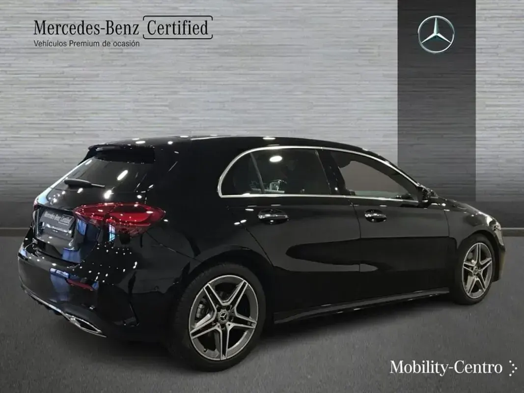 Usado Mercedes A180 116 CV (85 kW) 2024 Negro noche Berlina