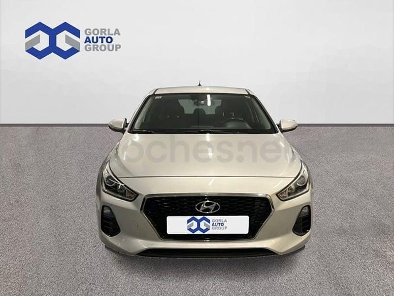 Usado Hyundai i30 120 CV (88 kW) 2017 Gris / plata Berlina