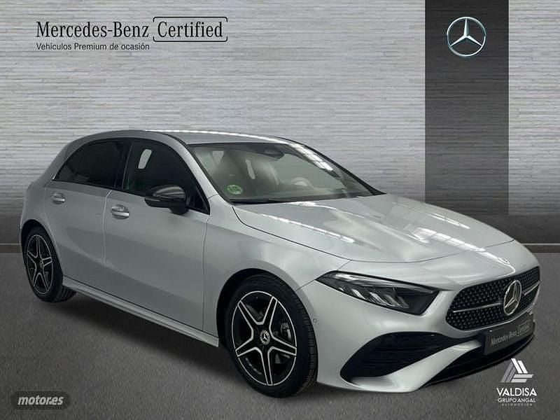 Usado Mercedes A200 AMG line 150 CV (110 kW) 2025 Gris / plateado Berlina