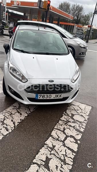 Usado Ford Fiesta Trend 82 CV (60 kW) 2015 Blanco Berlina