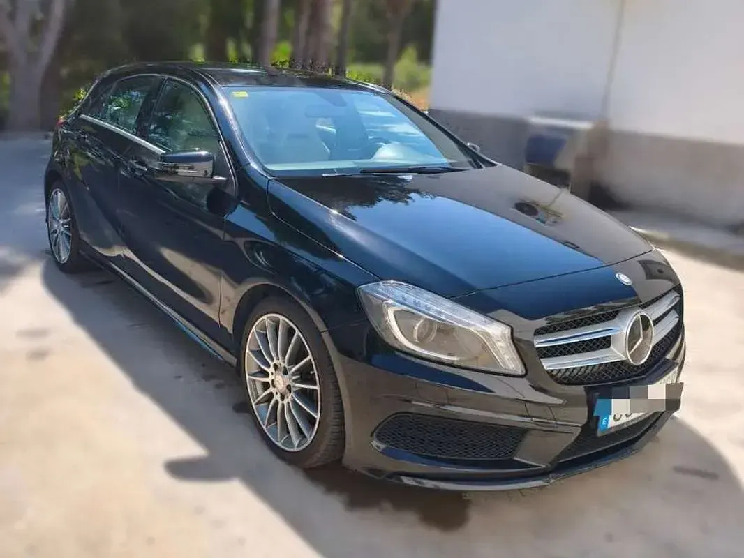 Usado Mercedes A200 AMG line 136 CV (100 kW) 2014 Negro Utilitario