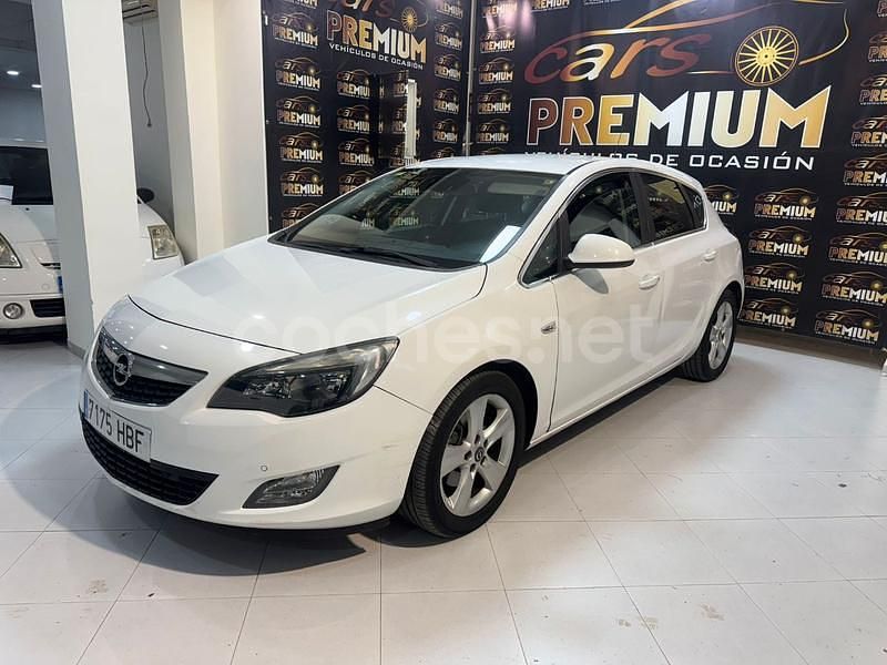Blanco Usado 2011 Opel Astra Sportive Berlina | 6499 € (Precio justo) - Imagen 1/4