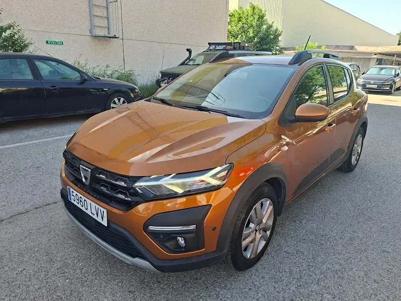 Begagnad Dacia Sandero Comfort 101 HK (74 kW) 2022 Orange Sedan