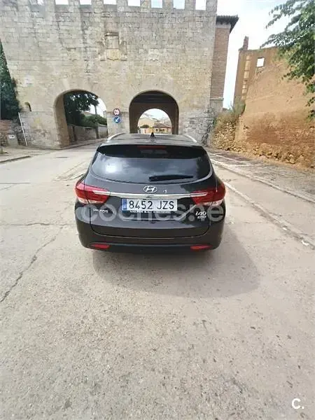 Usado Hyundai i40 Style 141 CV (103 kW) 2017 Marrón Familiar