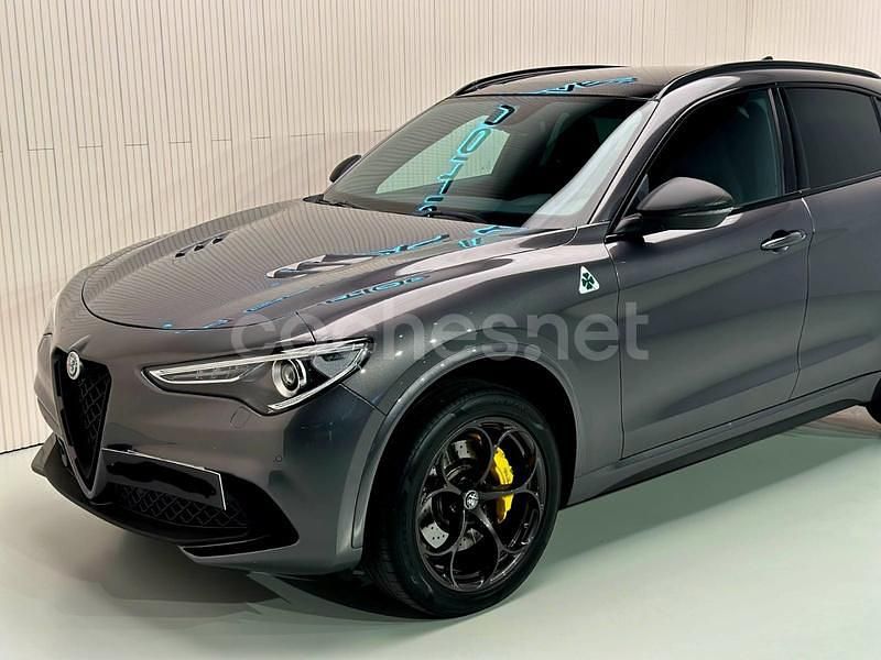 Gris / plata Usado 2020 Alfa Romeo Stelvio Quadrifoglio SUV | 59.900 € - Imagen 1/4
