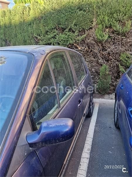 Usado Renault Scénic II Authentique 98 CV (72 kW) 2004 Azul Monovolumen