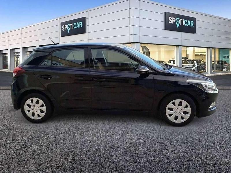 Usado Hyundai i20 75 CV (55 kW) 2017 Negro Utilitario