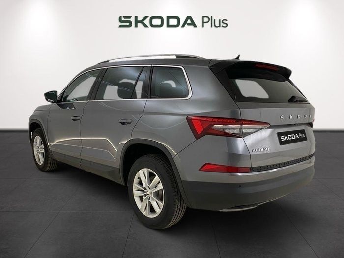 Gris / plateado Usado 2023 Skoda Kodiaq Ambition SUV | 34.100 € (Precio justo) - Imagen 1/4