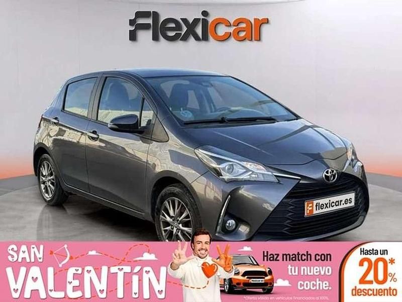 Usado Toyota Yaris Active 69 CV (50 kW) 2017 Gris Utilitario