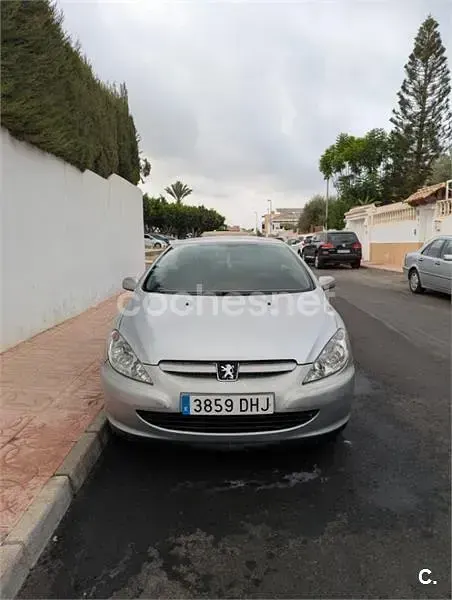 Usado Peugeot 307 CC 138 CV (101 kW) 2005 Gris / plata Descapotable