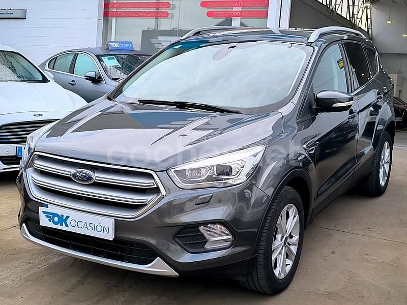 Usado Ford Kuga Trend 120 CV (88 kW) 2018 Gris / plata SUV