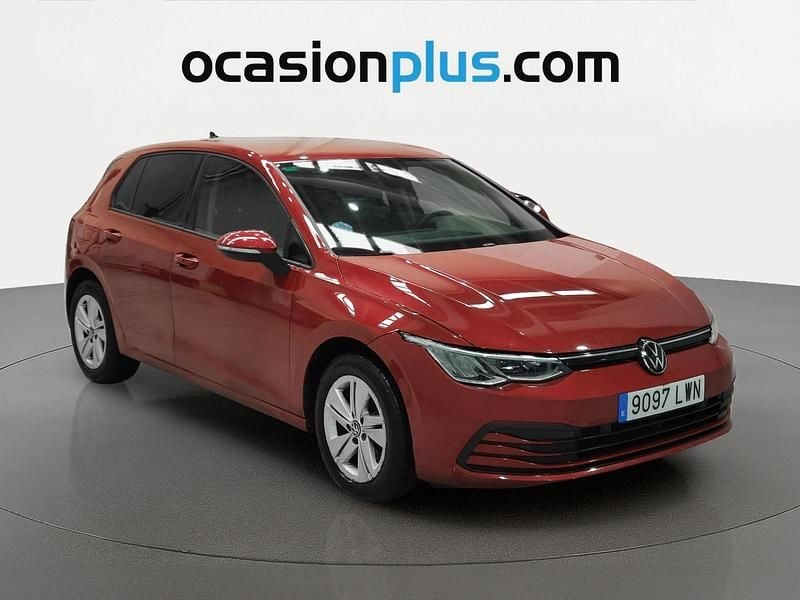 Usado VW Golf VIII Life 110 CV (80 kW) 2022 Rojo Utilitario