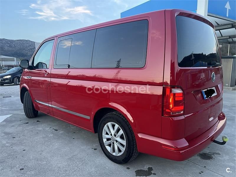 Usado VW Caravelle Trendline 114 CV (83 kW) 2018 Rojo Monovolumen