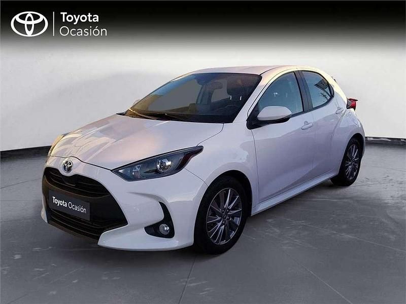 Usado Toyota Yaris Hybrid Active 116 CV (85 kW) 2022 Monovolumen