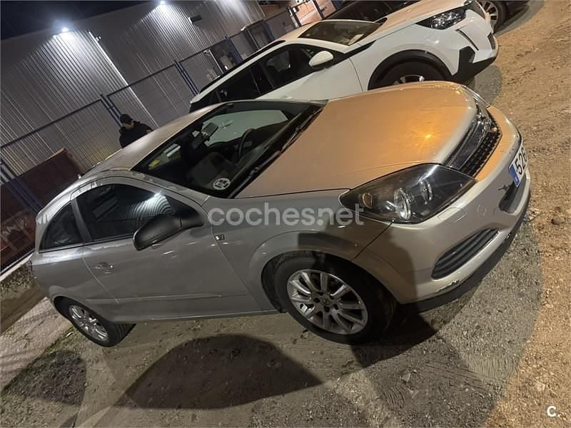 Usado Opel Astra GTC Enjoy 100 CV (73 kW) 2006 Gris / plata Berlina